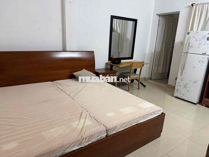 Cho thuê phòng rộng rãi, thoáng mát, giá sinh viên, nhà mặt tiền đẹp.