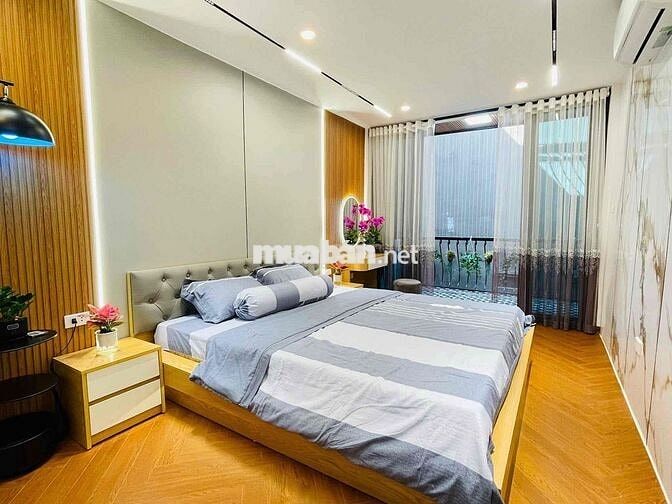 Bán Gấp Nhà 5 Tầng Thang Máy Hoàng Hoa Thám 36m2 Hơn 9 Tỷ