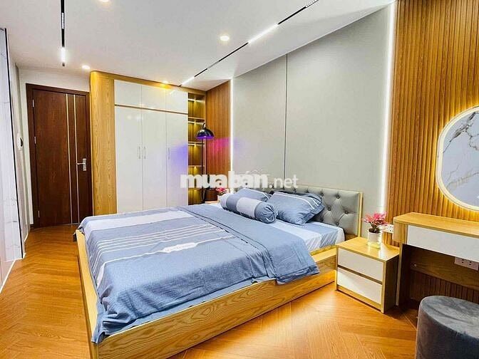 Bán Gấp Nhà 5 Tầng Thang Máy Hoàng Hoa Thám 36m2 Hơn 9 Tỷ