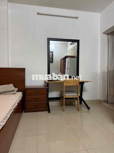 Cho thuê phòng rộng rãi, thoáng mát, giá sinh viên, nhà mặt tiền đẹp.