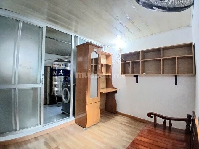 Cho thuê nhà 2 tầng, 3PN, 1 vs chỉ 7tr/tháng gần chợ Nhật Tân, Tây Hồ