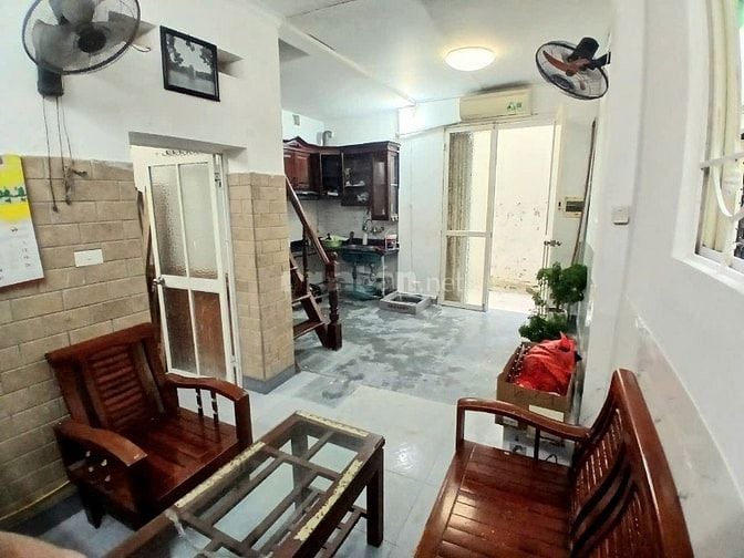 Cho thuê nhà 2 tầng, 3PN, 1 vs chỉ 7tr/tháng gần chợ Nhật Tân, Tây Hồ