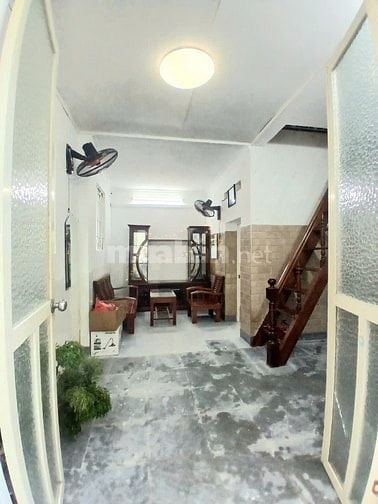 Cho thuê nhà 2 tầng, 3PN, 1 vs chỉ 7tr/tháng gần chợ Nhật Tân, Tây Hồ