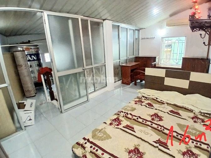 Cho thuê nhà 2 tầng, 3PN, 1 vs chỉ 7tr/tháng gần chợ Nhật Tân, Tây Hồ