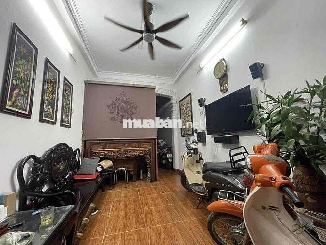 bán nhà tứ liên 50,5 m2 x 4 tầng x 8,3 tỷ TK hiện đại ngõ thông thoan