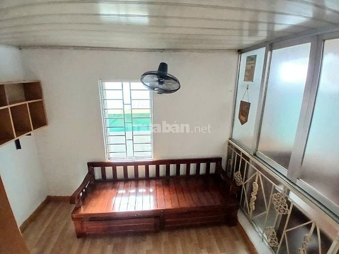 Cho thuê nhà 2 tầng, 3PN, 1 vs chỉ 7tr/tháng gần chợ Nhật Tân, Tây Hồ