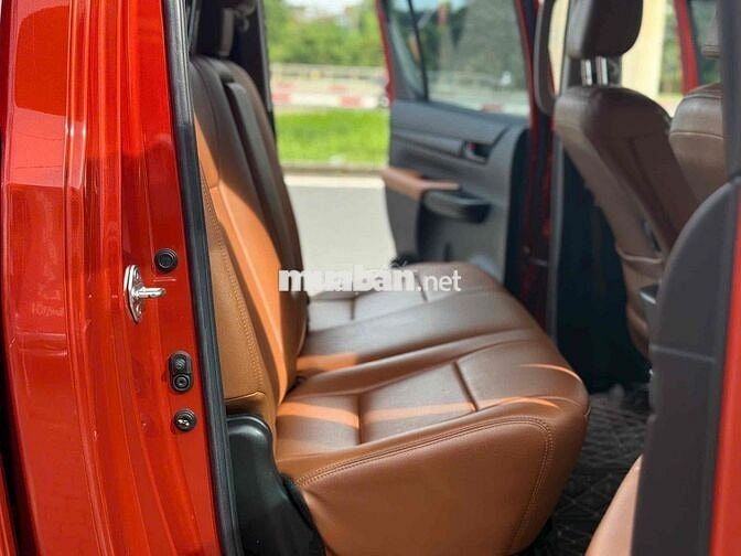 Bán tải - Hilux 2.4AT 2021, Số tự động - 35.890 km