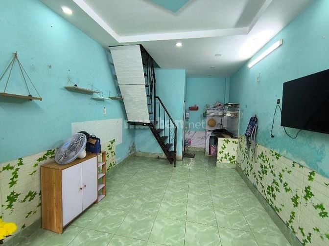 Cho thuê nhà nguyên căn có máy lạnh ngay chợ thủ đức 5tr