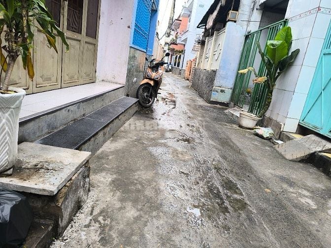 Cho thuê nhà nguyên căn có máy lạnh ngay chợ thủ đức 5tr