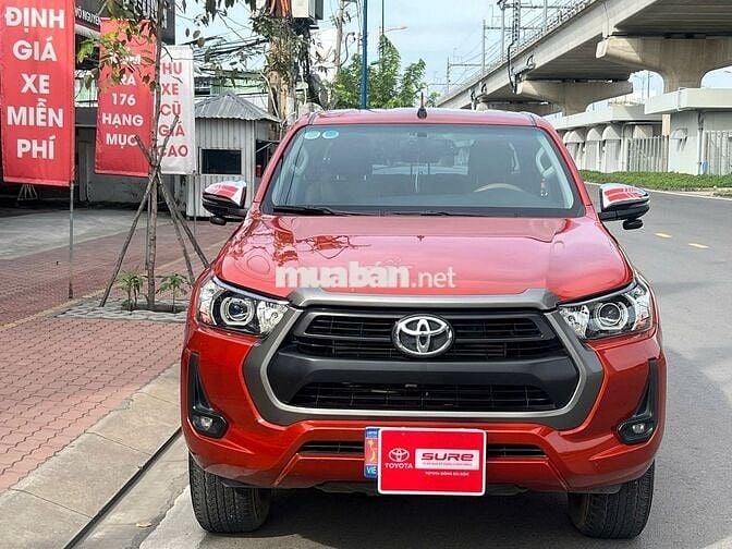 Toyota Hilux 2021 Máy Dầu - 35.890 km - Còn Giảm