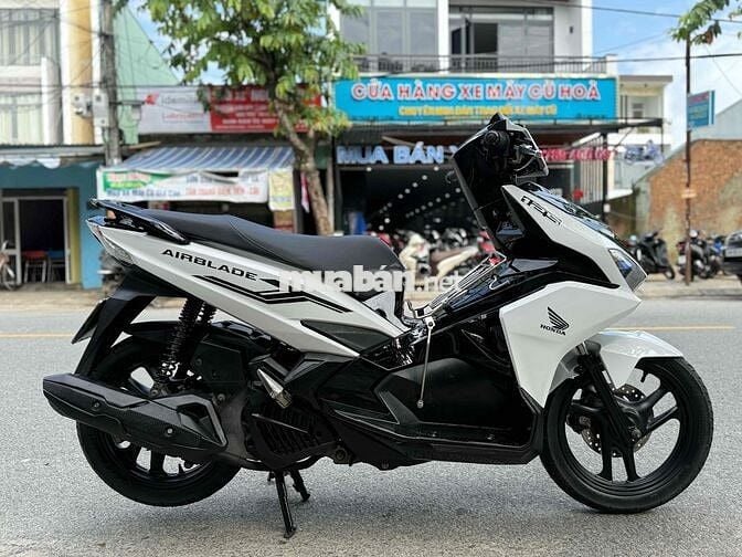 Honda Air Blade 2017 B.số 92 Góp trả trước 4tr5
