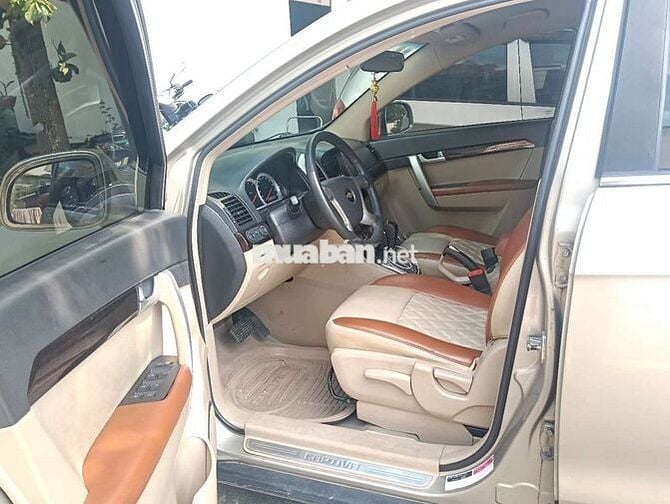 Chevrolet Captiva Vàng cát 7 chỗ