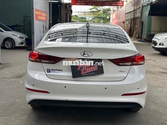 Hyundai Elantra 2018 1.6 MT - 46000 km một chủ