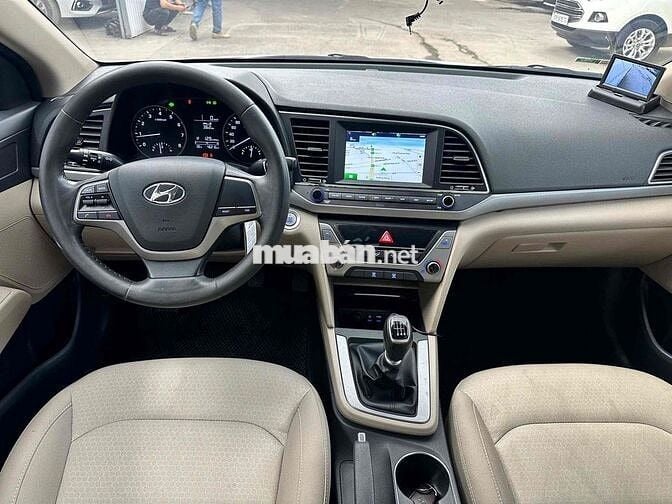 Hyundai Elantra 2018 1.6 MT - 46000 km một chủ