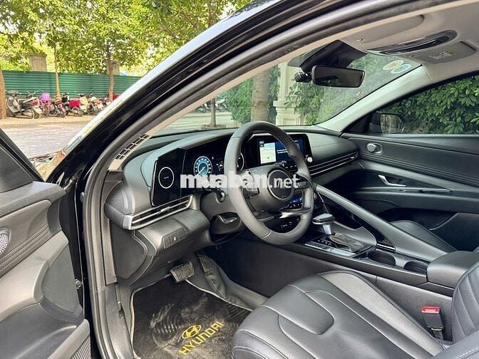 Hyundai Elantra 1.6 đặc biệt 2024