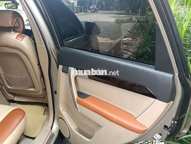 Chevrolet Captiva Vàng cát 7 chỗ