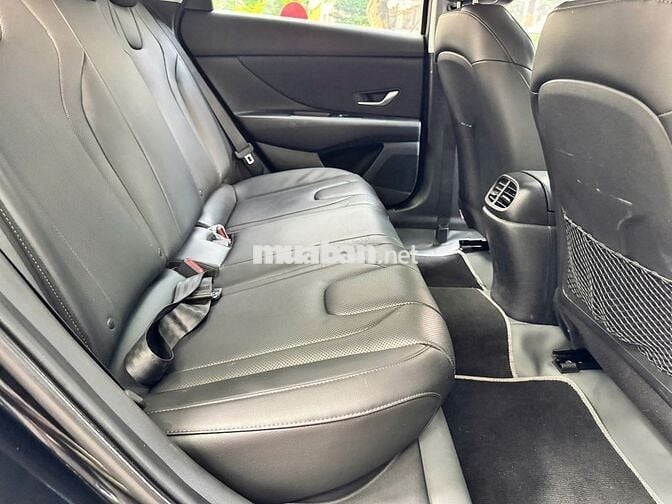 Hyundai Elantra 1.6 đặc biệt 2024