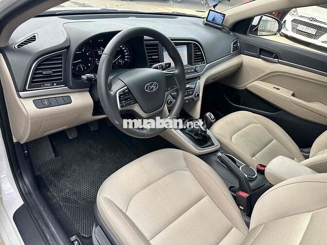 Hyundai Elantra 2018 1.6 MT - 46000 km một chủ