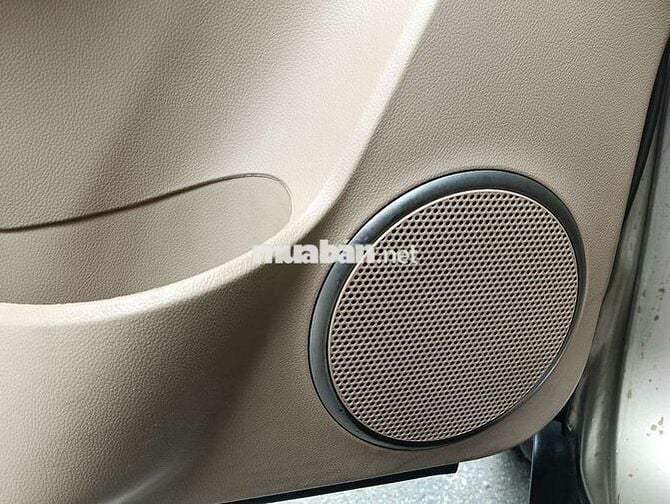 Chevrolet Captiva Vàng cát 7 chỗ