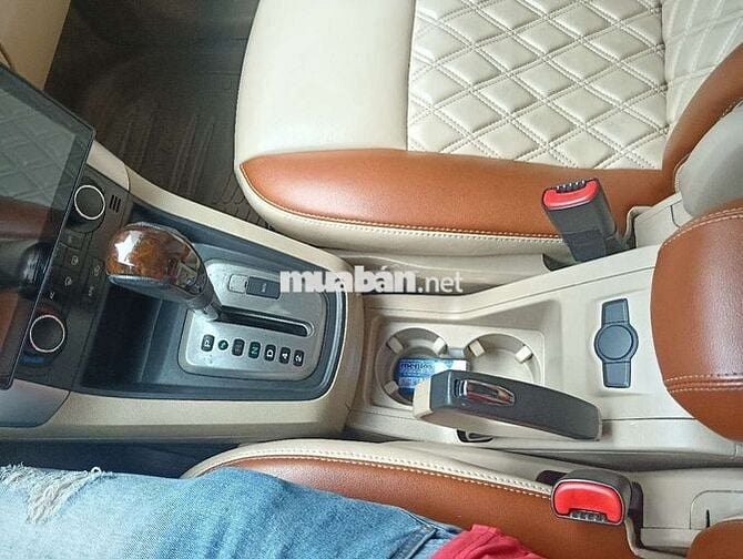 Chevrolet Captiva Vàng cát 7 chỗ