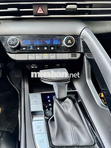 Hyundai Elantra 1.6 đặc biệt 2024