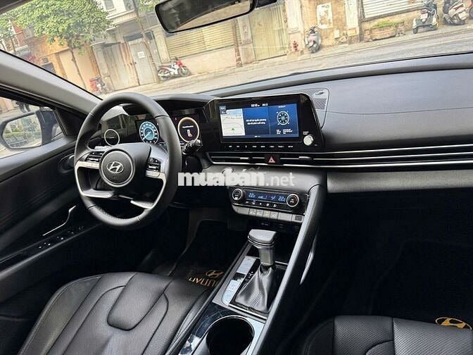 Hyundai Elantra 1.6 đặc biệt 2024