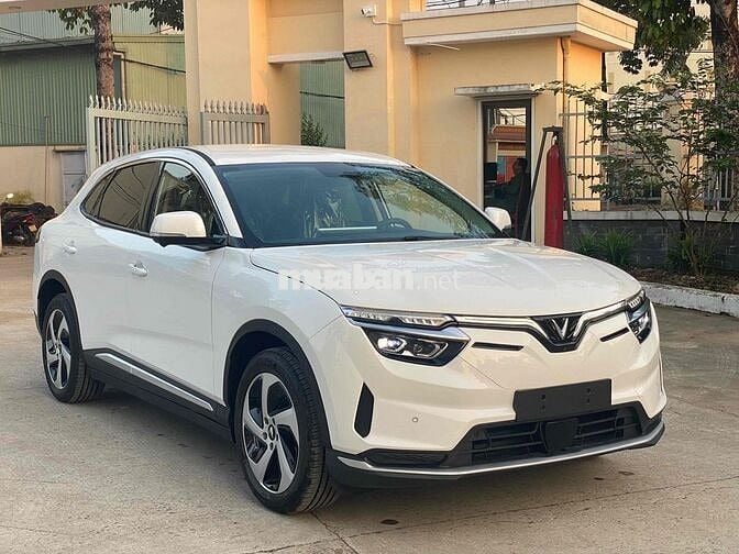 VinFast VF8 2024 S - 25 km