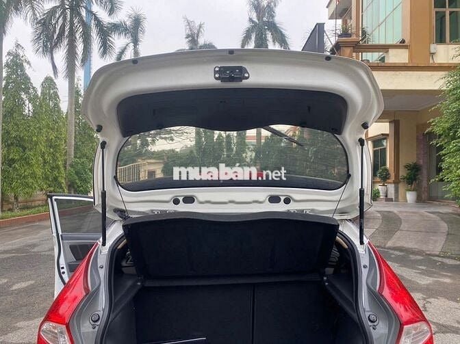 Hyundai Accent 2014 1.4 AT Hatchback - 129999 km