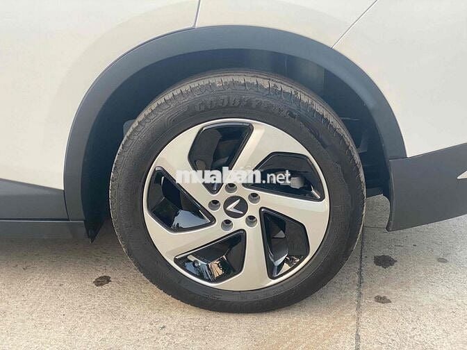 VinFast VF8 2024 S - 25 km