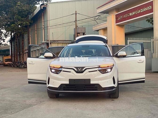 VinFast VF8 2024 S - 25 km