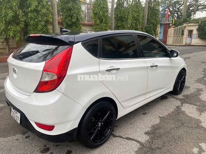 Hyundai Accent 2014 1.4 AT Hatchback - 129999 km