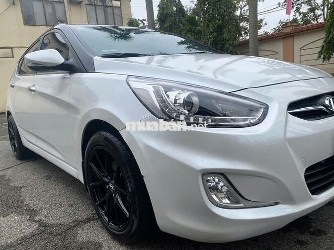 Hyundai Accent 2014 1.4 AT Hatchback - 129999 km