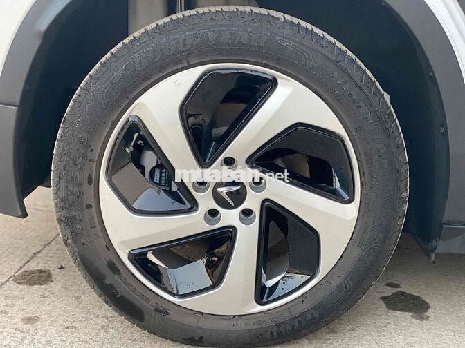 VinFast VF8 2024 S - 25 km