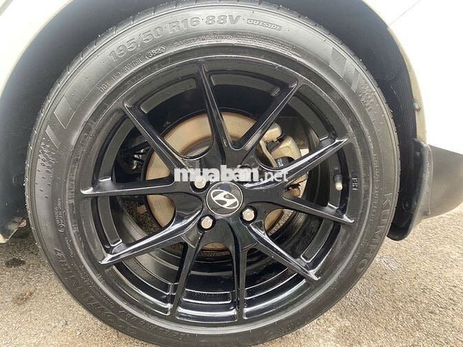 Hyundai Accent 2014 1.4 AT Hatchback - 129999 km