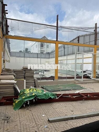 Cho thuê mặt bằng ngang 8m đường hoàng quốc việt kế bánh xèo 7 tới