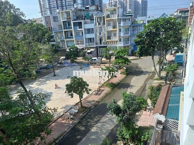 Nhà mặt tiền: 206m2, đường 12m, 3 phòng ngủ, P.  An lạc, TPHCM