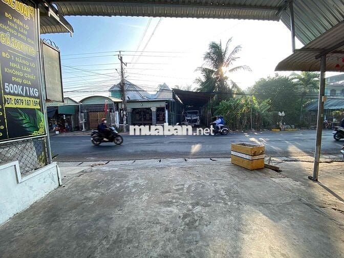 Cho thuê nhà mặt tiền đường DT879 gần chợ bến tranh