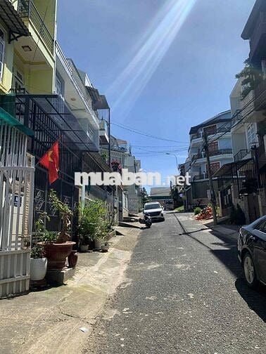 Bán căn nhà phố trung tâm Dalat