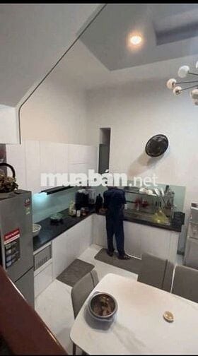 Cho thuê nhà full nội thất 5 x 15 có 3 lầu 4pn 5wc sân thượng