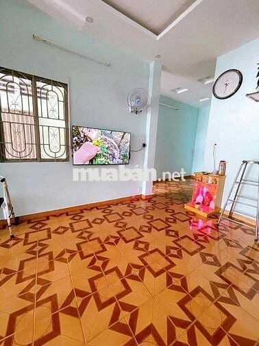 Nhà trệt 90m2 nở hậu, 2 phòng ngủ, 1 phòng khách rộng gần chợ Phú Lâm