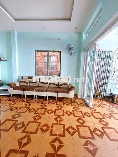 Nhà trệt 90m2 nở hậu, 2 phòng ngủ, 1 phòng khách rộng gần chợ Phú Lâm