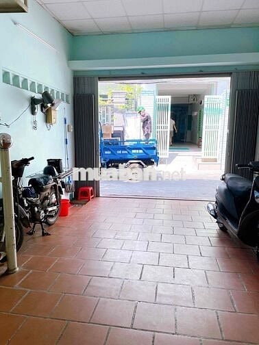 Nhà trệt 90m2 nở hậu, 2 phòng ngủ, 1 phòng khách rộng gần chợ Phú Lâm