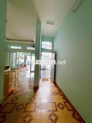 Nhà trệt 90m2 nở hậu, 2 phòng ngủ, 1 phòng khách rộng gần chợ Phú Lâm