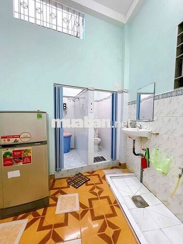 Nhà trệt 90m2 nở hậu, 2 phòng ngủ, 1 phòng khách rộng gần chợ Phú Lâm