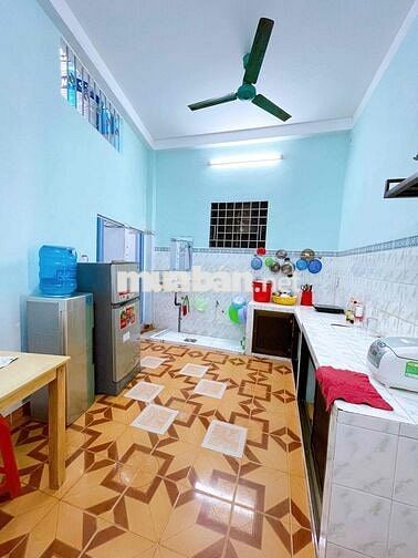 Nhà trệt 90m2 nở hậu, 2 phòng ngủ, 1 phòng khách rộng gần chợ Phú Lâm