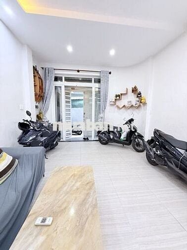 Nhà ngon CMT8 cách 1 căn ra mặt tiền 4 tầng căn góc chỉ hơn 12 tỷ