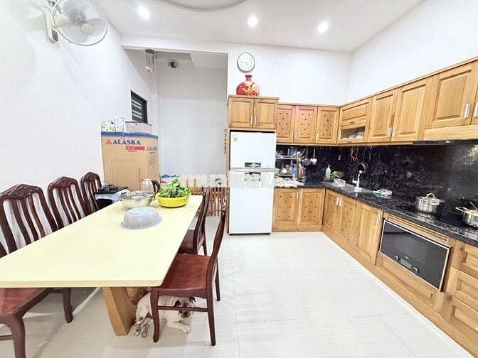 Nhà ngon CMT8 cách 1 căn ra mặt tiền 4 tầng căn góc chỉ hơn 12 tỷ