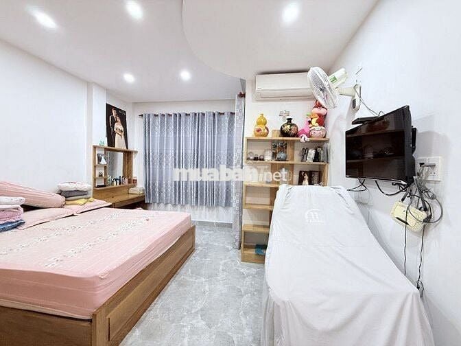 Nhà ngon CMT8 cách 1 căn ra mặt tiền 4 tầng căn góc chỉ hơn 12 tỷ