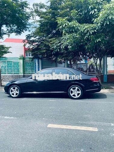 Mercedes-Benz E 200 Đen 5 chỗ