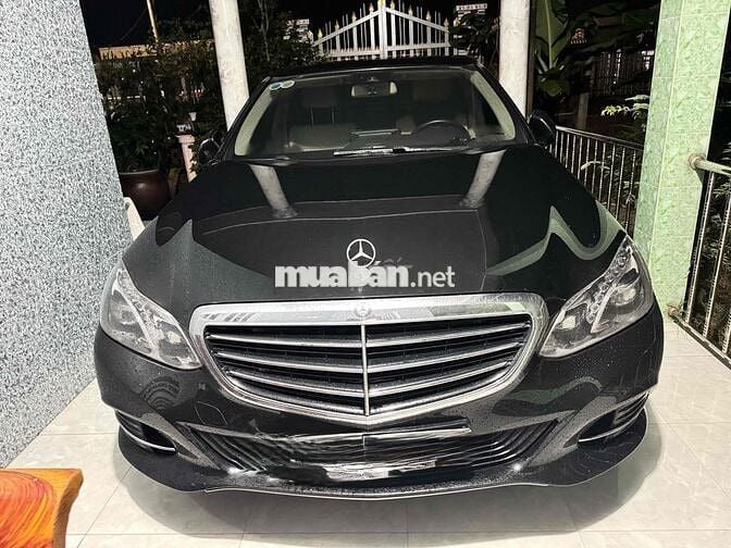 Mercedes-Benz E 200 Đen 5 chỗ